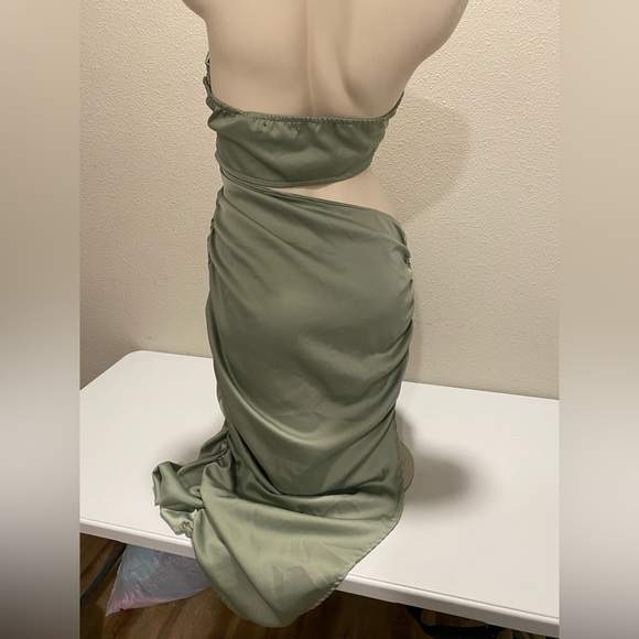 Pretty little things woman’s size 8 party dress. - Picture 5 of 6